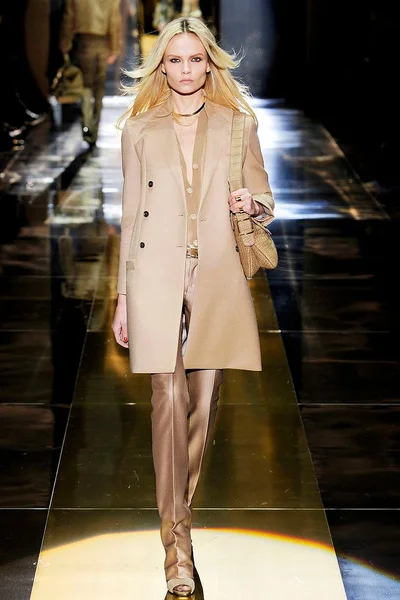 Look 25